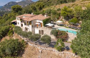 Mediterranean villa with a pool, a large plot and panoramic views in Aspremont, Nice suburb, France for 1,495,000 €