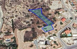 Land plot 1,673 m² in Palodia for 500,000 €