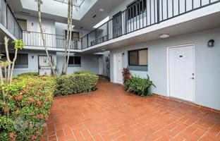 2-bedroom apartments in condo 82 m² in Hialeah for $320,000