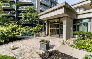 5-bedroom apartment in Lake Shore Boulevard West for C$927,000