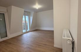 Modern bright studio apartment in Villiers-sur-Marne, Ile-de-France, France for 250,000 €