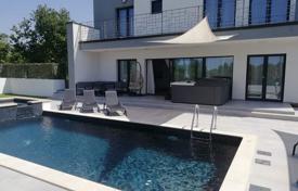 Villa A beautiful villa with a swimming pool near Poreč is for sale for 820,000 €