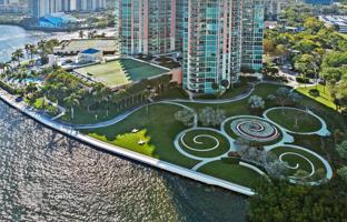 2-bedroom apartments in condo 150 m² in Aventura for $925,000
