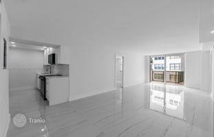2-bedroom apartments in condo 126 m² in Miami Beach for $700,000