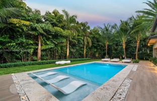 6-bedroom house 559 m² in Kendall for $4,499,000