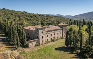 29-room villa 4,000 m² in Pomarance for 1,200,000 €