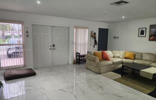4-bedroom house 198 m² in Sunrise for $590,000