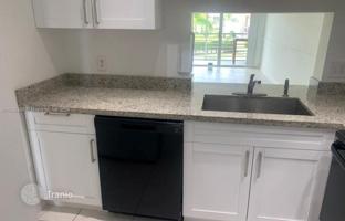 2-bedroom apartments in condo 86 m² in Tamarac for $297,000