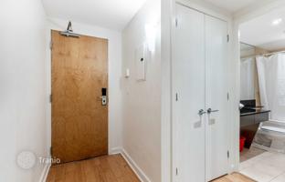 6-bedroom apartment in Blue Jays Way for C$872,000
