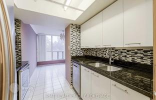 7-bedroom apartment in Etobicoke for C$807,000