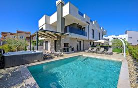 ISTRIA, POREČ — House of modern architecture with swimming pool for 650,000 €