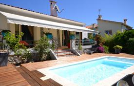 Property for sale in Antibes. Renovated cottage with luxurious finishings and a guest apartment, on a plot with a pool and a garage, Juan-les-Pins, France Property for sale in Antibes. Renovated cottage with luxurious finishings and a guest apartment, on a plot with a pool and a garage, Juan-les-Pins, France