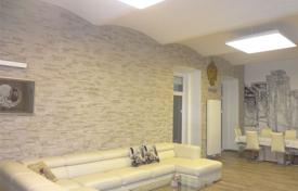Apartments for sale in Vienna. Three-bedroom apartment with a patio and a winter garden in the Alsergrund area, Vienna Apartments for sale in Vienna. Three-bedroom apartment with a patio and a winter garden in the Alsergrund area, Vienna