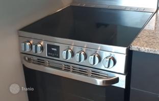1-bedroom apartment in Etobicoke for C$829,000