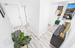 2-bedroom apartment in Lake Shore Boulevard West for C$1,171,000