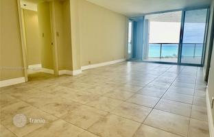 2-bedroom apartments in condo 95 m² in Collins Avenue for $699,000