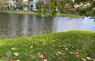 2-bedroom apartments in condo 93 m² in Pompano Beach for $260,000