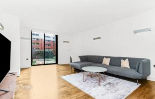 Spacious apartment in a residence with a garden, near a tube station, Fitzrovia, London, UK for £870,000