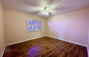 2-bedroom apartments in condo 140 m² in Pembroke Pines for $325,000