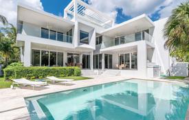 Spacious villa with a backyard, a pool, a relaxation area, a terrace and a parking, Key Biscayne, USA for $4,600,000