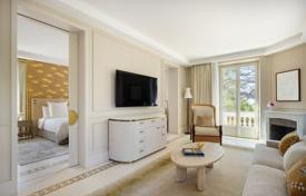 Luxurious property — Flat garden — Pool — Close to Grand Hotel. Price on request