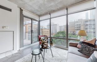 5-bedroom apartment in Wellesley Street East for C$905,000