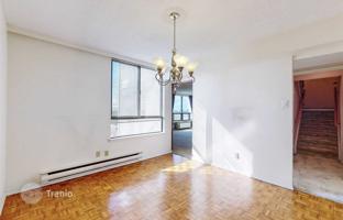 3-bedroom apartment in Etobicoke for C$1,043,000