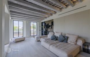 2-bedroom penthouse 214 m² in Barcelona for 1,500,000 €