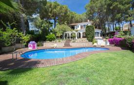 Luxury villa with a pool and a sea view in a prestigious residence, 3 minutes away from the beach, Lloret de Mar, Spain for 3,960 € per week