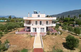 Spacious house with a large plot in Kalamata, Peloponnese, Greece for 350,000 €