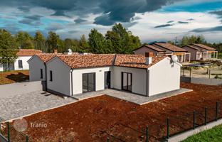 2-room house 82 m² in Barban for 285,000 €