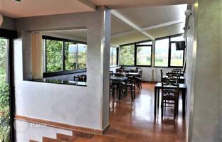 Villa 1,200 m² in Tuoro Sul Trasimeno for 1,000,000 €