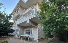 Triplex Stylish Villa with Serene Atmosphere in Uskudar for $585,000