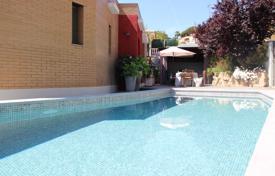 Two-storey furnished villa with a swimming pool and a garage in a quiet area, near the beach, Spain for 546,000 €