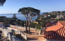 Beautiful plot with sea view, lots of privacy and house to reform for 2,500,000 €