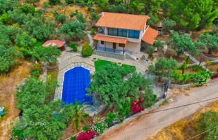 Furnished two-storey house with a swimming pool near the sea in Peloponnese, Greece for 435,000 €