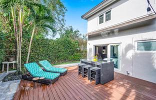 4-bedroom house 216 m² in Coral Gables for $1,700,000