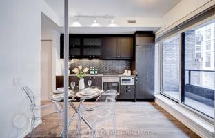 4-bedroom apartment in Bathurst Street for C$664,000