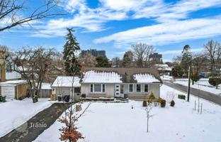 4-bedroom house in Etobicoke for C$2,528,000