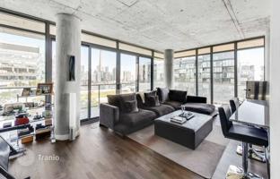 2-bedroom apartment in Bathurst Street for C$1,282,000