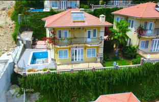 3-bedroom villa 210 m² in Kargicak for 19,990,000 TRY