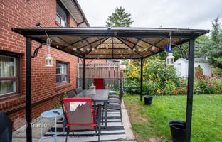 9-bedroom townhouse in North York for C$1,275,000