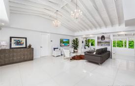 Cozy villa with a backyard, a pool and a recreation area, Key Biscayne, USA for 1,583,000 €