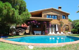 Furnished villa with a garden, a swimming pool and a parking, 800 meters from the beach, Lloret de Mar, Girona, Spain for 3,300 € per week
