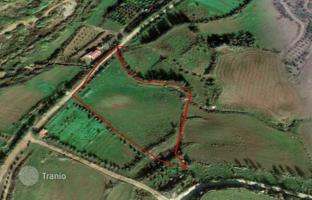 Land plot 9,700 m² in Paphos for 615,000 €