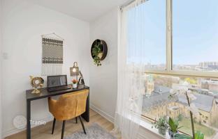4-bedroom apartment in Bay Street for C$793,000