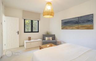 4-bedroom villa 295 m² in Benahavis for 1,650,000 €