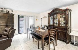 Townhome – Coral Springs, Florida, USA for $309,000