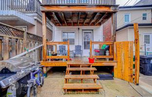 13-bedroom house in Christie Street for C$2,013,000