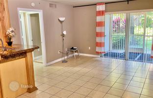 2-bedroom apartments in condo 76 m² in Hollywood for $289,000